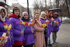 Создали букеты своими руками, чтобы порадовать горожанок