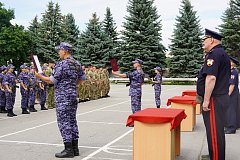 В Управлении Росгвардии по Саратовской области состоялись торжественная церемония приведения к присяге молодых сотрудников вневедомственной охраны и передача новых служебных автомобилей