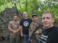Своих не бросаем: cаратовские волонтеры привезли бойцам на передовую груз на полмиллиона рублей